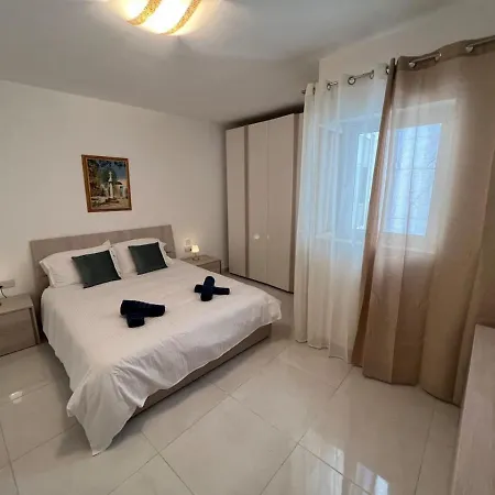 Emmnic 4 Apartment